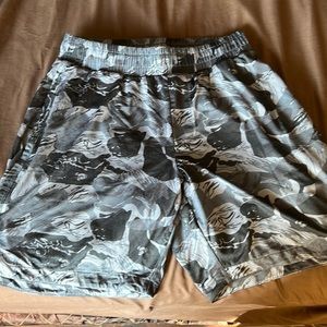 Training Shorts sz med in black camo 7”